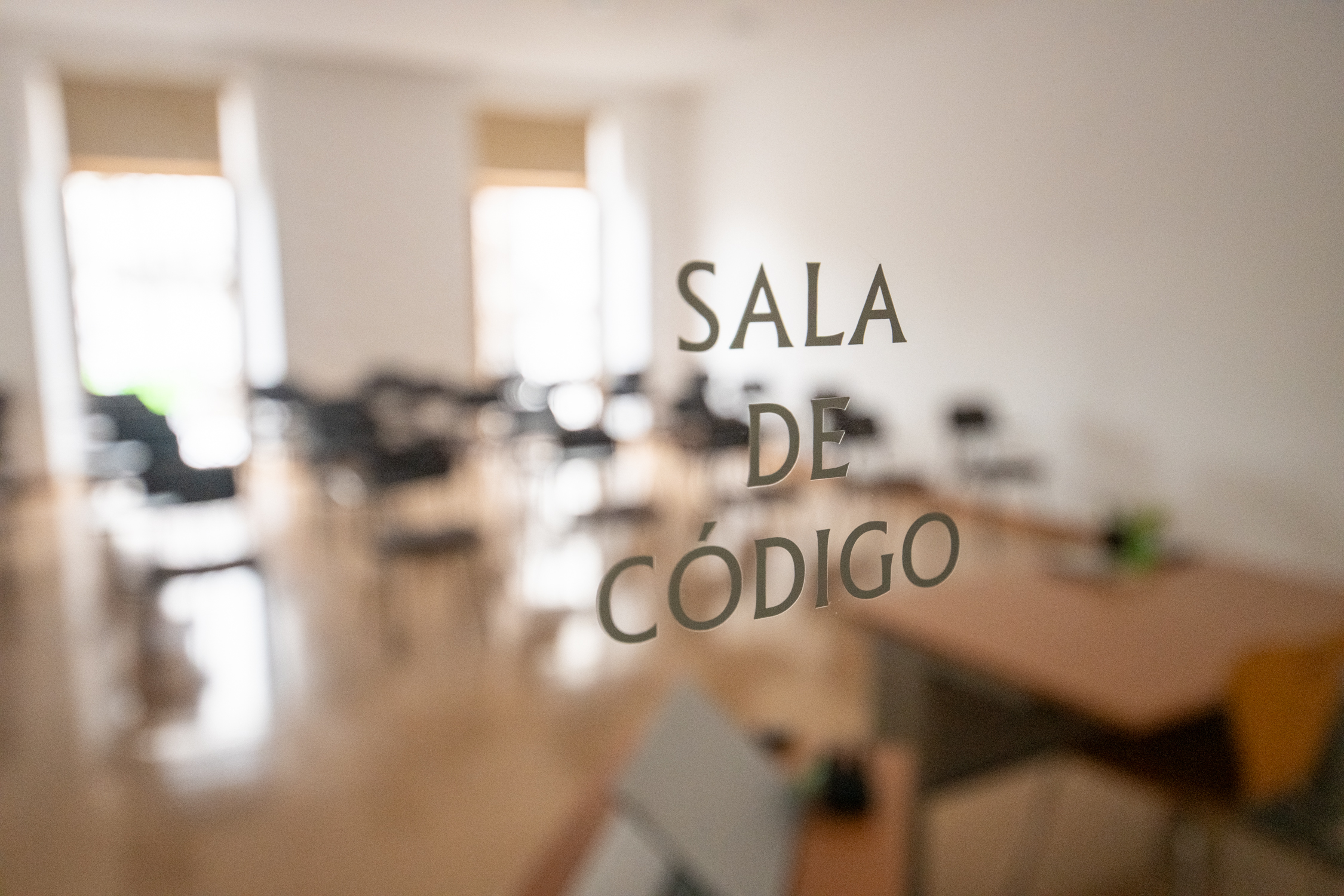 Entrada da sala de código da Escola de Condução Ilha Verde