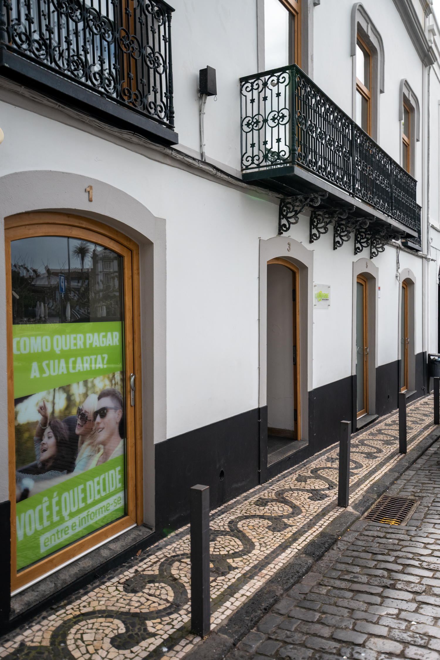 Entrada da Escola de Condução Ilha Verde